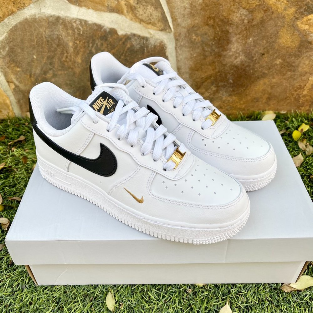 Nike Air Force 1 white black shoes - Picture 2 of 4